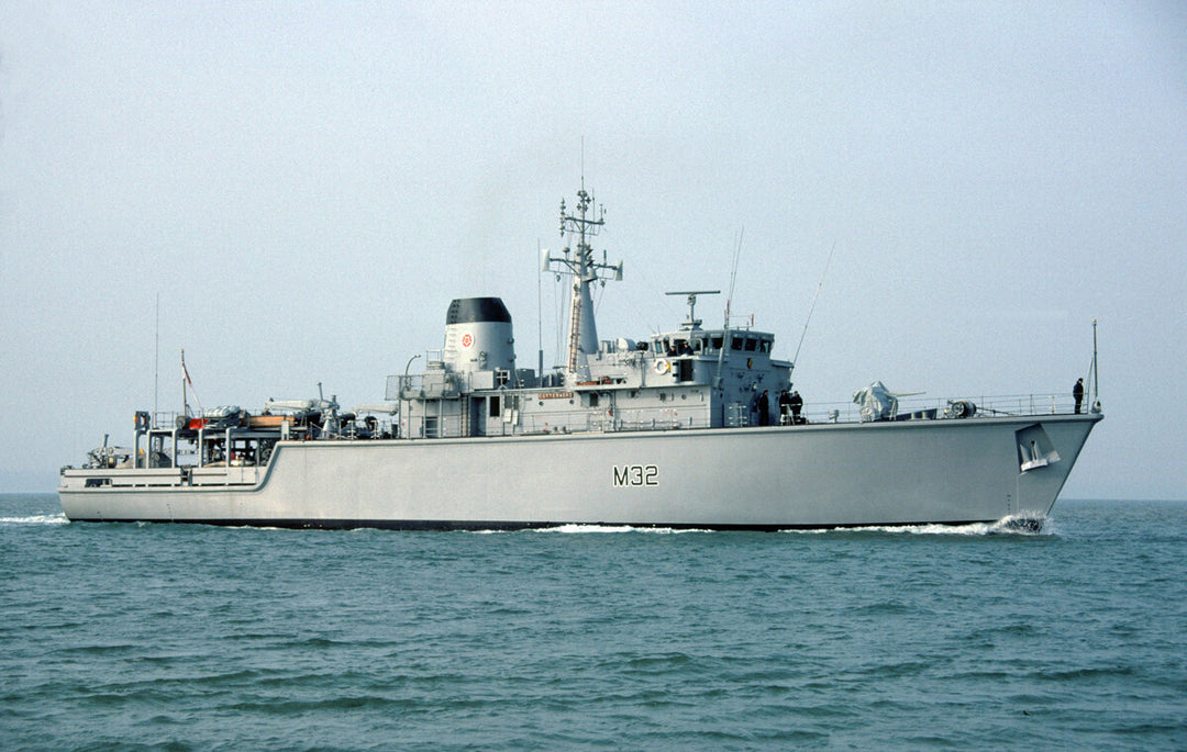 HMS Cottesmore M32 | Photo Print | Framed Print | Hunt Class | Mine Warfare Vessel | Royal Navy Hampshire Prints