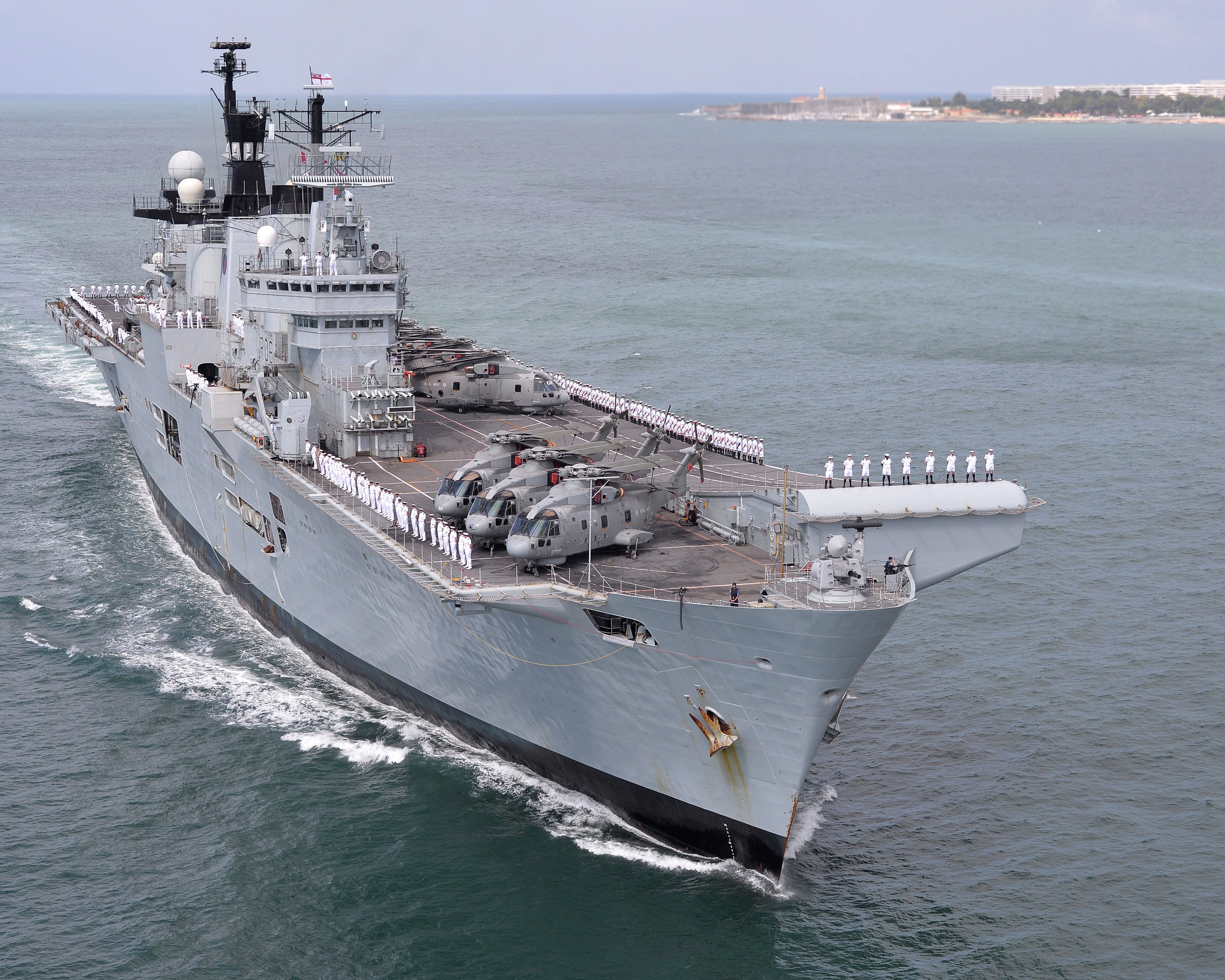 HMS Illustrious (R06) Royal Navy Invincible Class Aircraft Carrier Ent ...