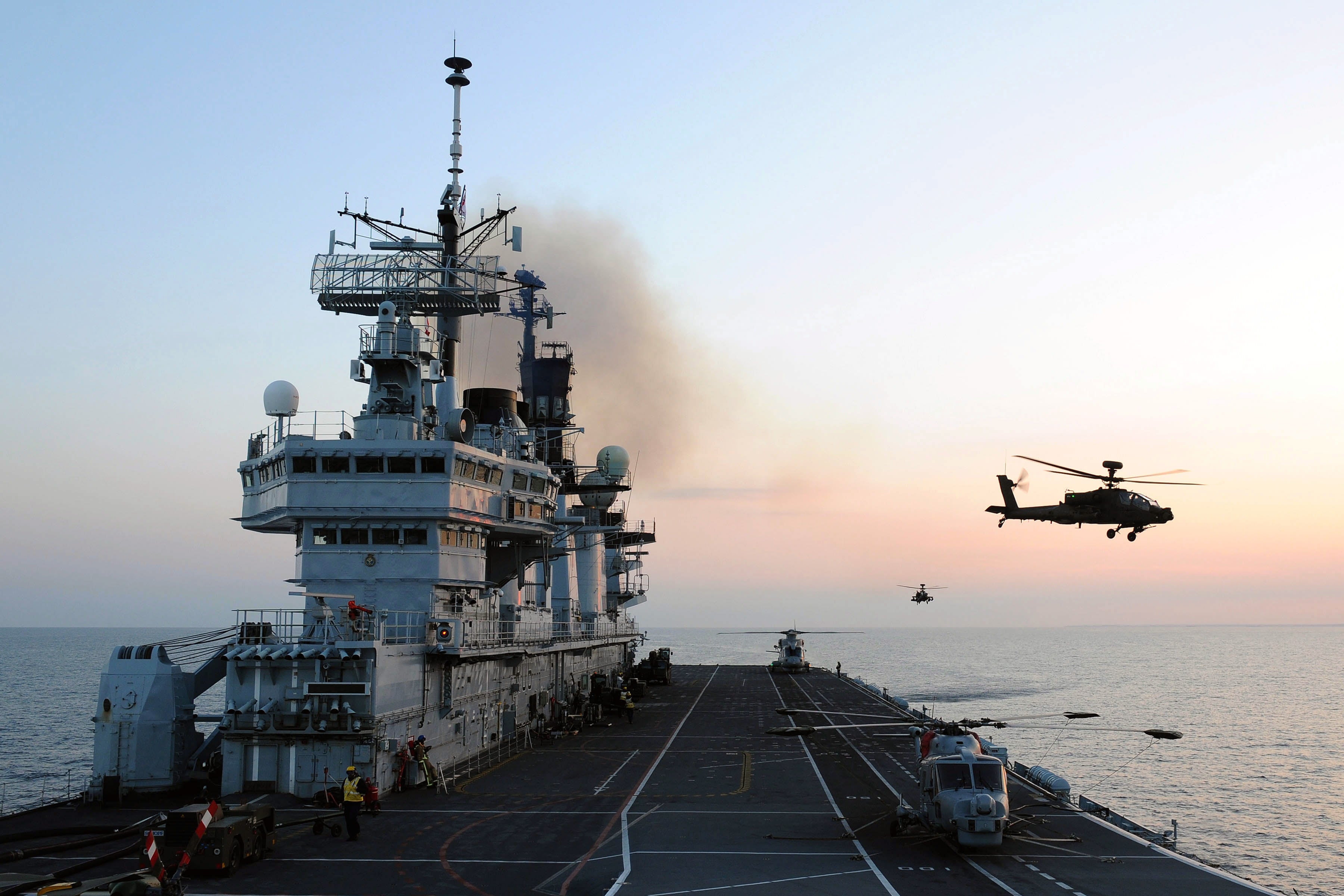 HMS Illustrious (R06) Royal Navy Invincible Class Aircraft Carrier Fli ...