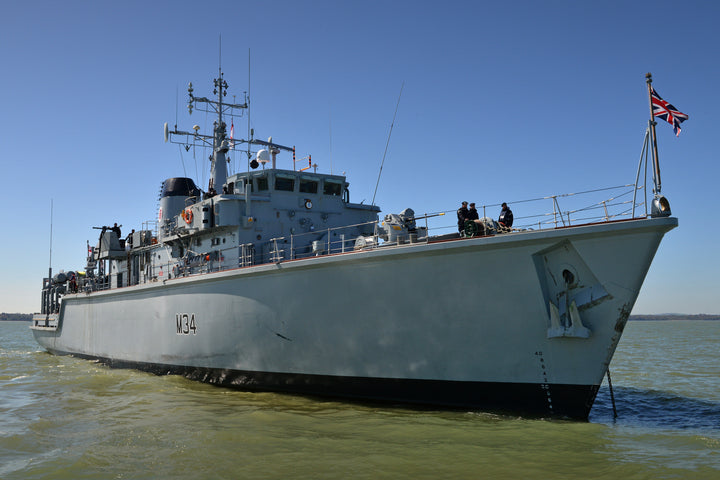 HMS Middleton M34 | Photo Print | Framed Print | Hunt Class | Mine Warfare Vessel | Royal Navy Hampshire Prints