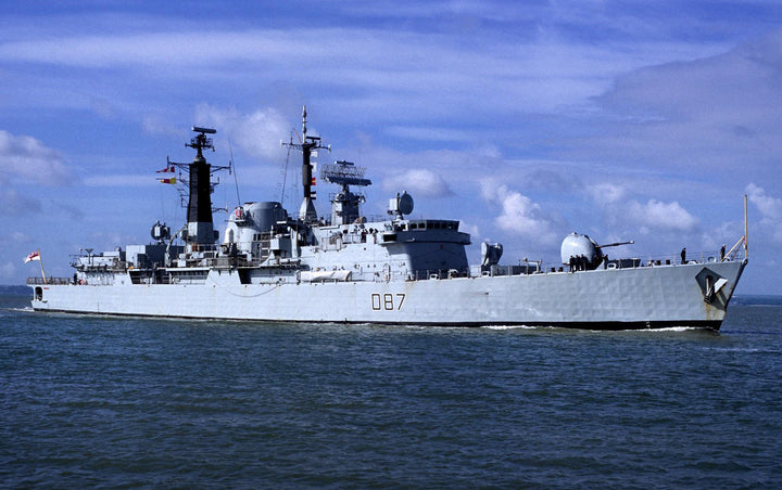 HMS Newcastle (D87) Photo Print - Entering Harbour - Royal Navy Type 42 Destroyer Hampshire Prints 6 x 4 No Frame No