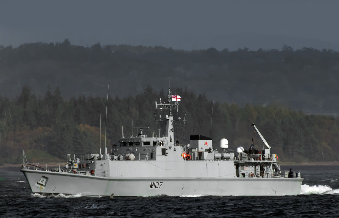 HMS Pembroke M107 | Photo Print | Framed Print | Sandown Class | Minehunter | Royal Navy Hampshire Prints