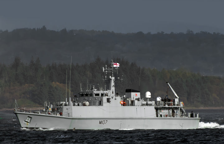 HMS Pembroke M107 | Photo Print | Framed Print | Sandown Class | Minehunter | Royal Navy Hampshire Prints