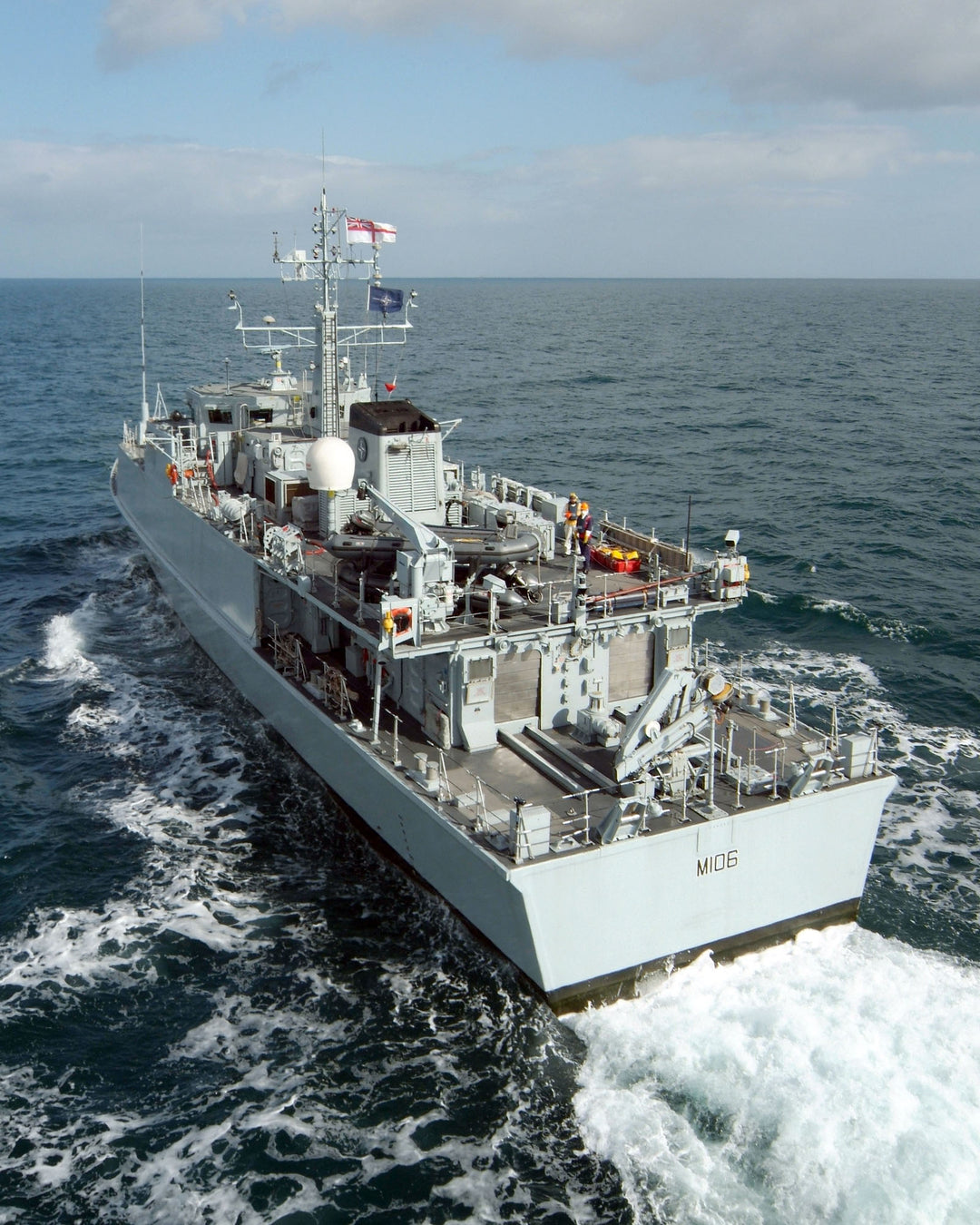 HMS Penzance M106 | Photo Print | Framed Print | Sandown Class | Minehunter | Royal Navy Hampshire Prints