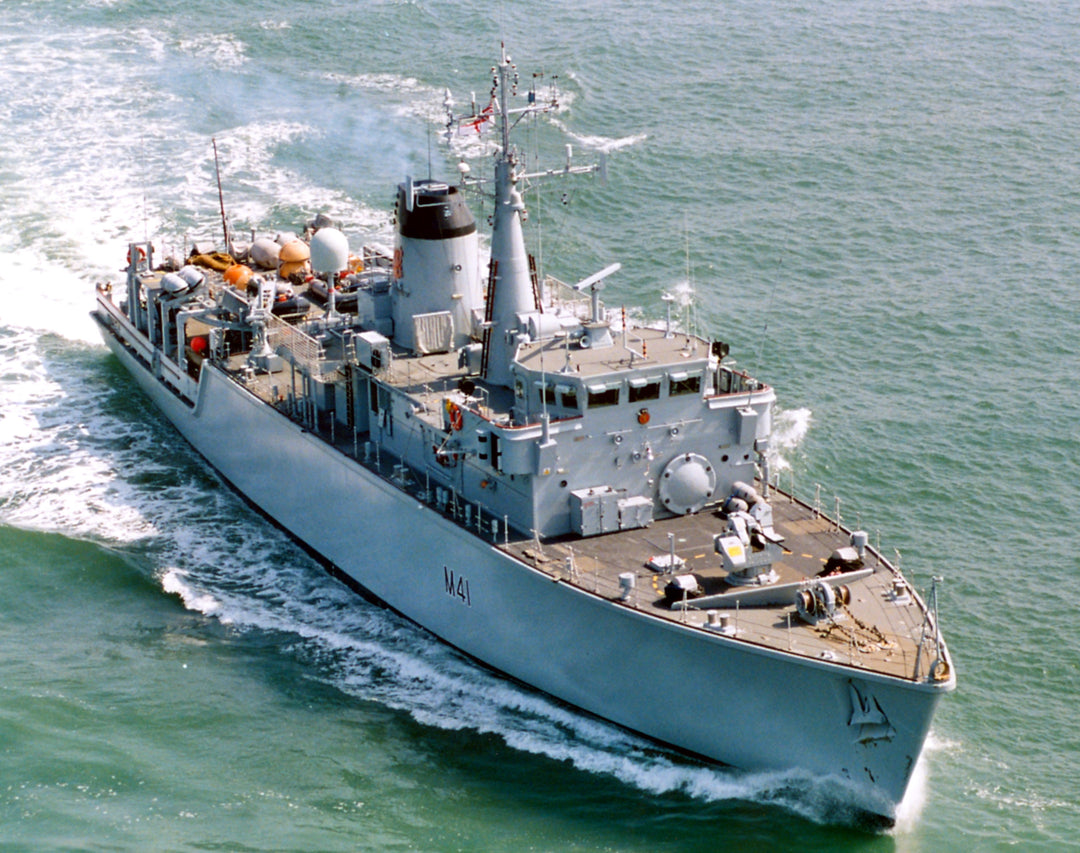 HMS Quorn M41 | Photo Print | Framed Print | Hunt Class | Mine Warfare Vessel | Royal Navy Hampshire Prints
