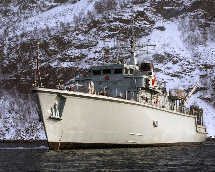 HMS Quorn M41 | Photo Print | Framed Print | Hunt Class | Mine Warfare Vessel | Royal Navy Hampshire Prints