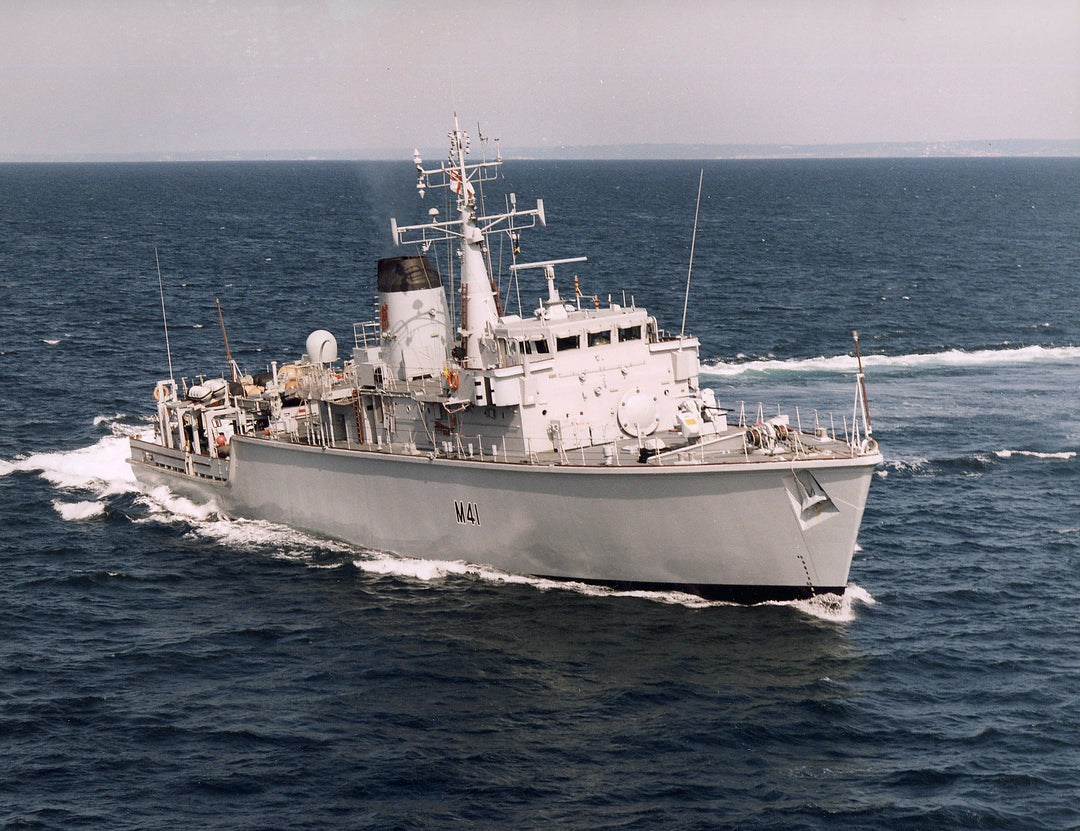 HMS Quorn M41 | Photo Print | Framed Print | Hunt Class | Mine Warfare Vessel | Royal Navy Hampshire Prints
