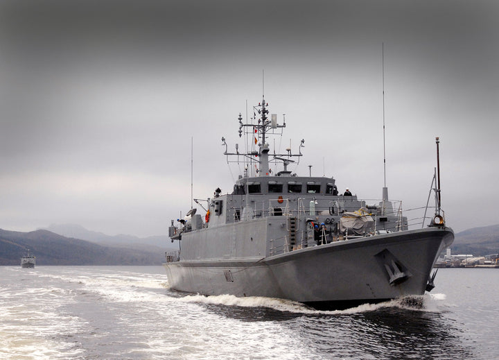 HMS Ramsey M110 | Photo Print | Framed Print | Sandown Class | Minehunter | Royal Navy Hampshire Prints
