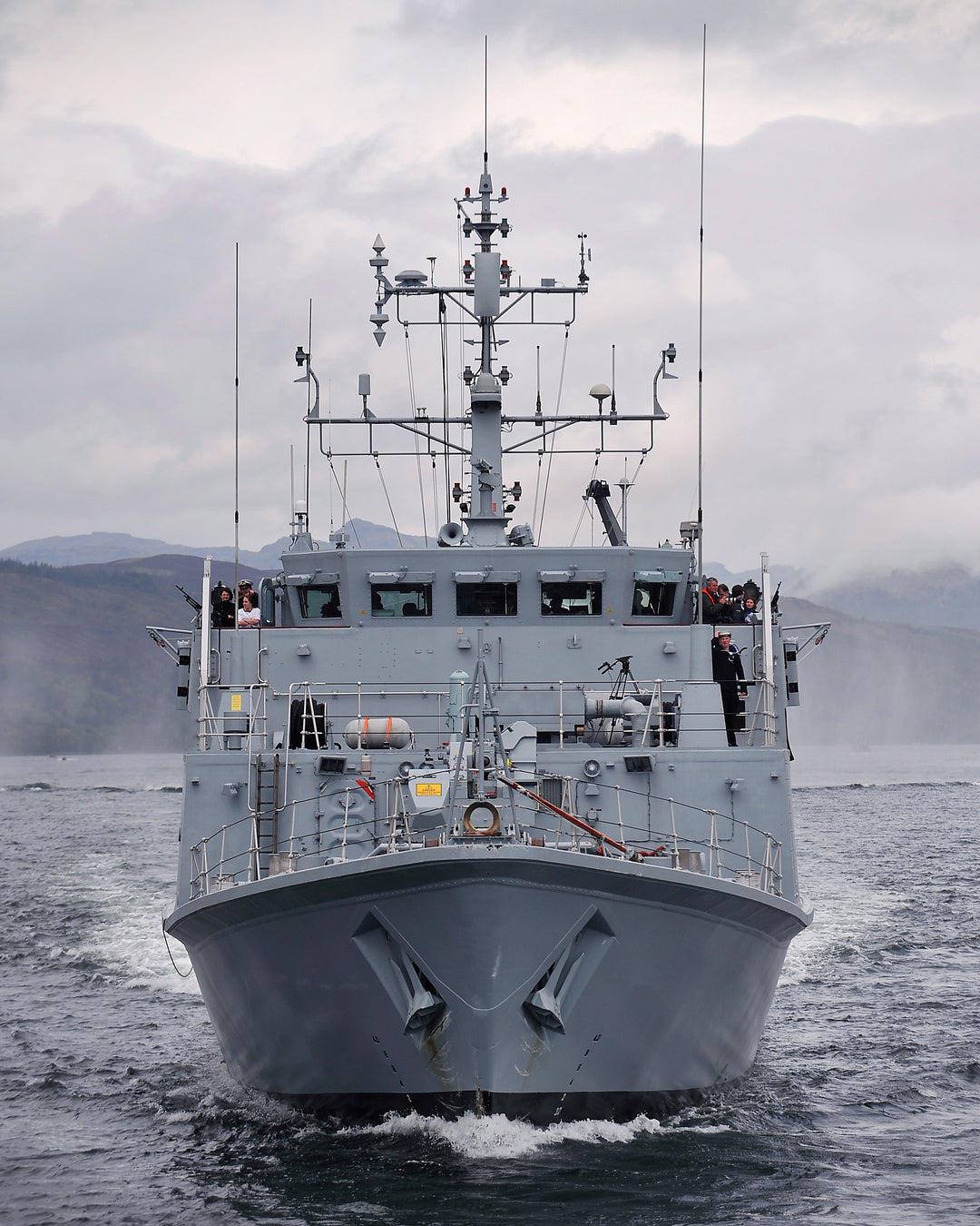 HMS Ramsey M110 Royal Navy Sandown class minehunter Photo Print or Framed Print - Hampshire Prints