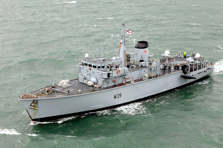 HMS Hurworth M39 | Photo Print | Framed Print | Hunt Class | Mine Warfare Vessel | Royal Navy - Hampshire Prints