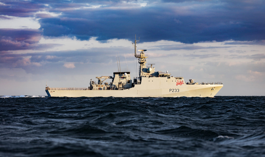 HMS Tamar P233 Royal Navy River class offshore patrol vessel Photo Print or Framed Print - Hampshire Prints