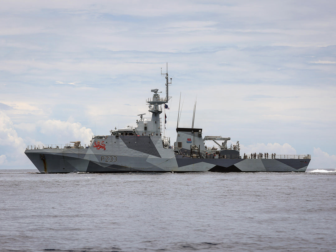 HMS Tamar P233 | Photo Print | Framed Print | River Class | Patrol Vessel | Royal Navy Hampshire Prints