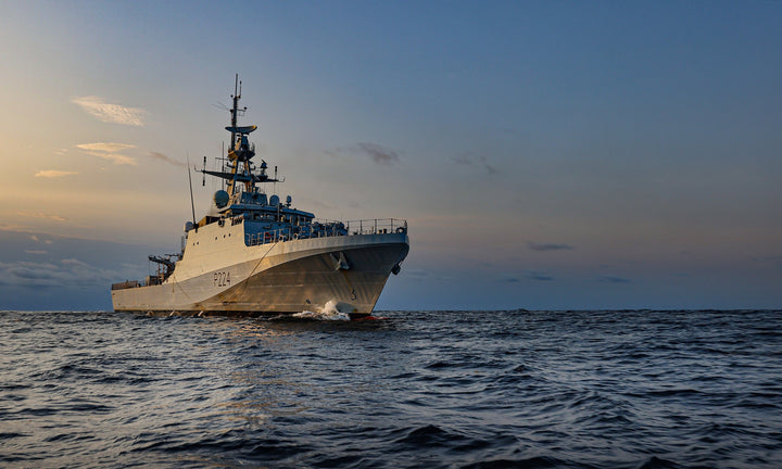 HMS Trent P224 Royal Navy River class offshore patrol vessel Photo Print or Framed Print - Hampshire Prints