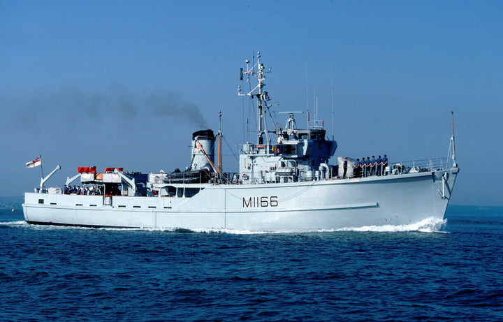 HMS Nurton M1166 | Photo Print | Framed Print | Ton Class | Minesweeper | Royal Navy Hampshire Prints