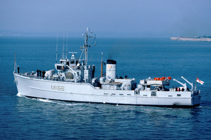 HMS Nurton M1166 | Photo Print | Framed Print | Ton Class | Minesweeper | Royal Navy Hampshire Prints
