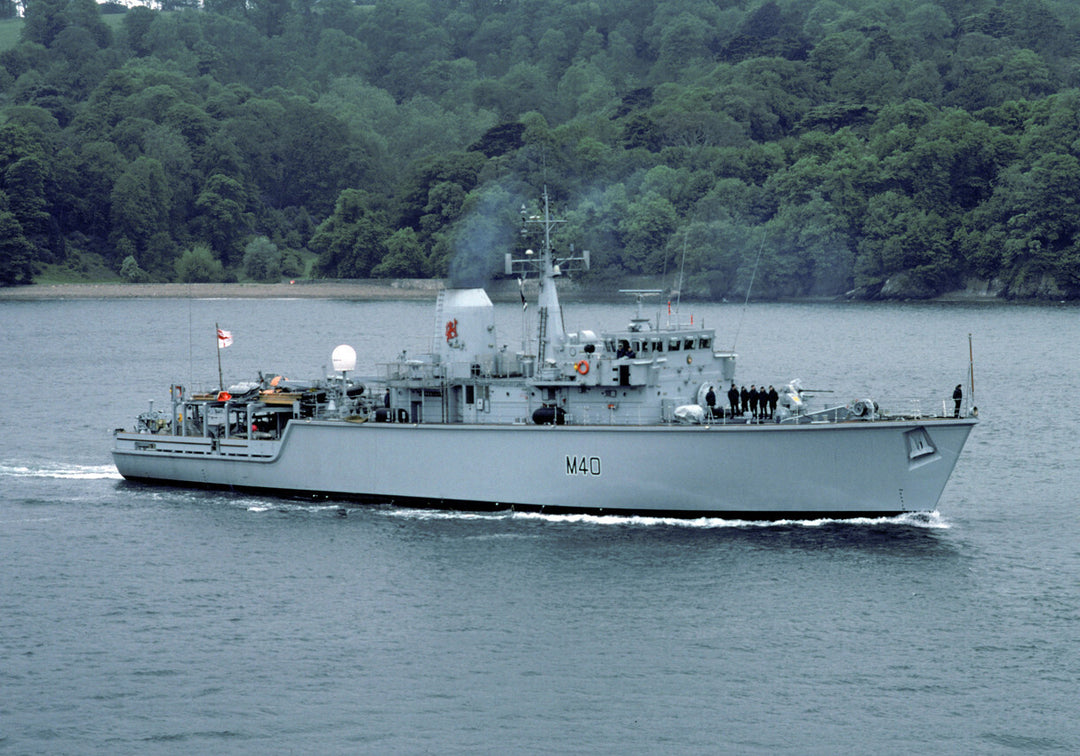 HMS Berkeley M40 | Photo Print | Framed Print | Hunt Class | Mine Warfare Vessel | Royal Navy Hampshire Prints