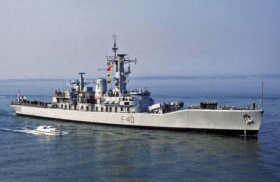 HMS Sirius F40 | Photo Print | Framed Print | Poster | Leander Class | Frigate | Royal Navy Hampshire Prints