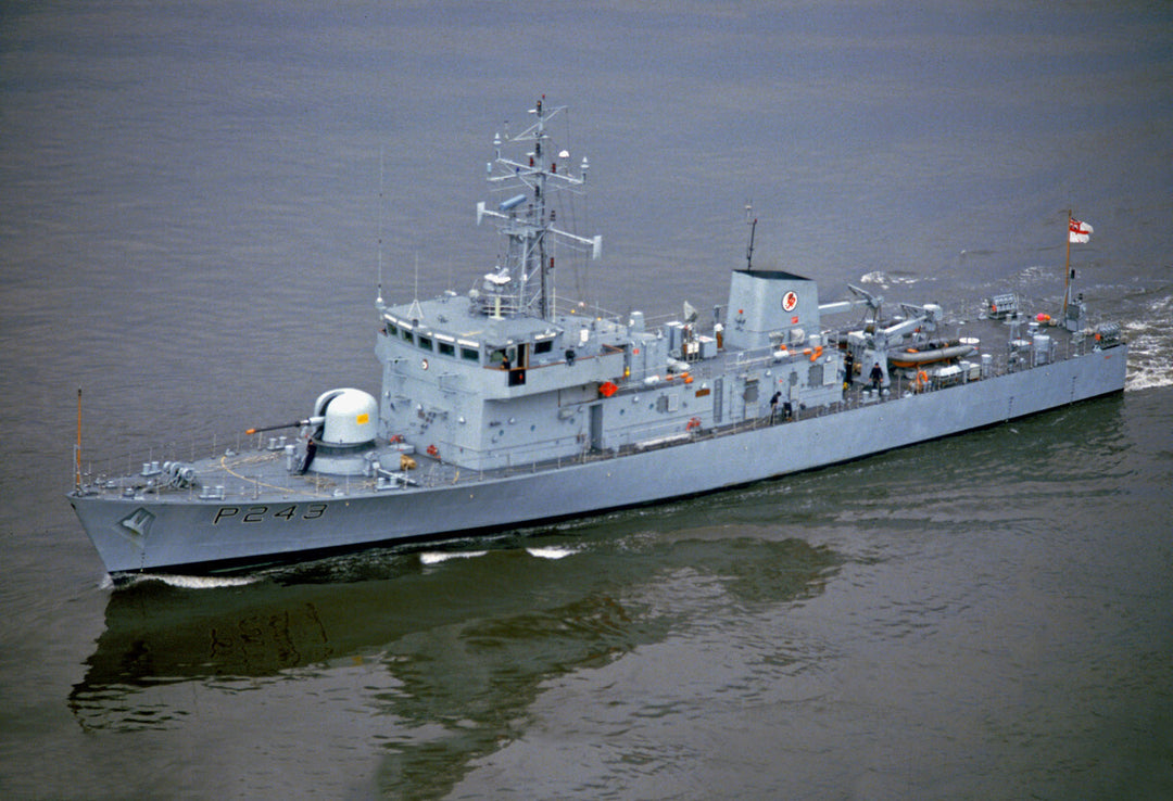 HMS Swift P243 Royal Navy Peacock Class Patrol Vessel Photo Print or Framed Print - Hampshire Prints