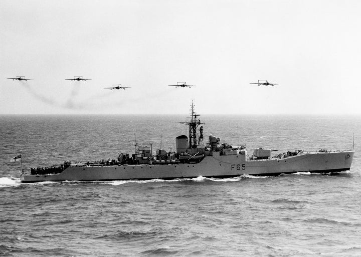 HMS Tenby F65 Royal Navy Whitby Class Frigate Photo Print or Framed Print - Hampshire Prints