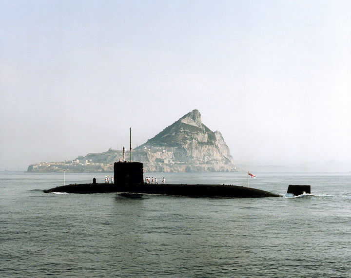 HMS Superb S109 Submarine | Photo Print | Framed Print | Swiftsure Class | Royal Navy Hampshire Prints