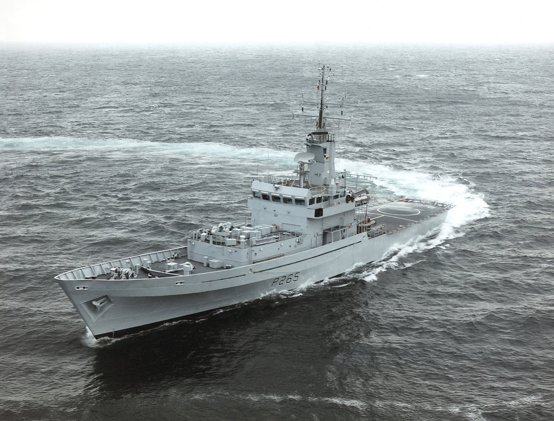 HMS Dumbarton Castle P265 | Photo Print | Framed Print | Castle Class | Patrol Vessel | Royal Navy Hampshire Prints