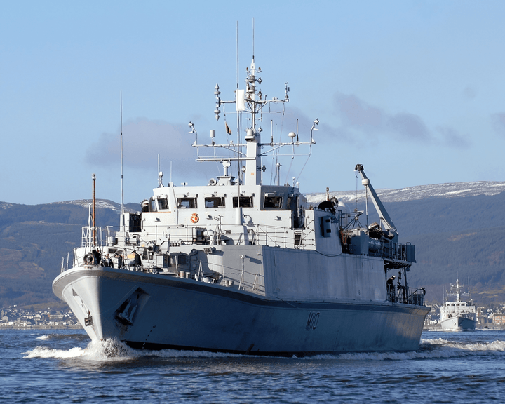HMS Ramsey M110 | Photo Print | Framed Print | Sandown Class | Minehunter | Royal Navy Hampshire Prints