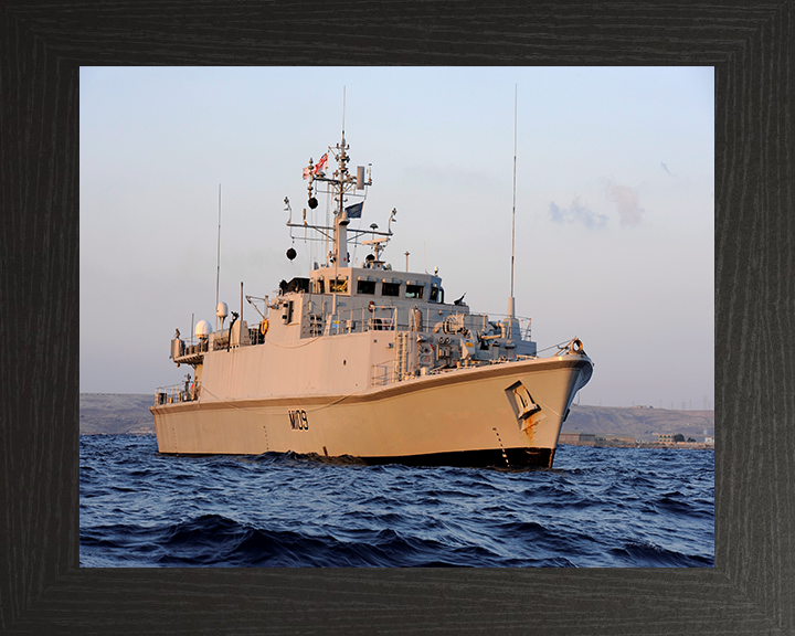 HMS Bangor M109 Royal Navy Sandown class minehunter Photo Print or Framed Print - Hampshire Prints