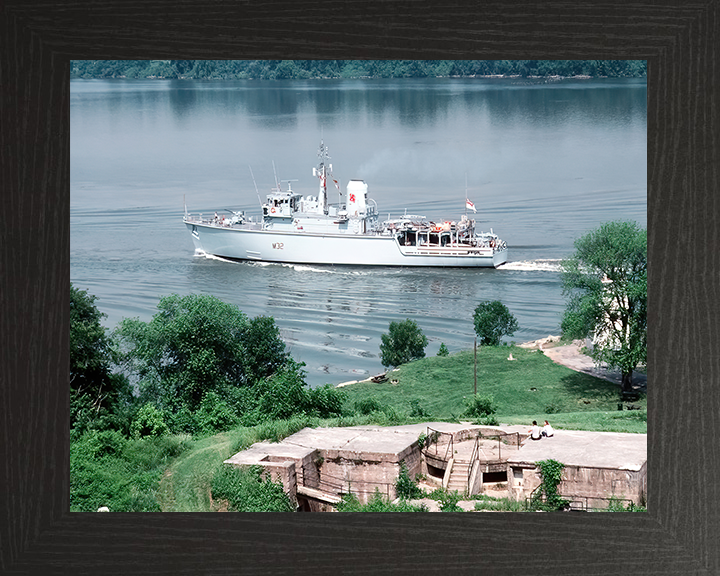HMS Cottesmore M32 | Photo Print | Framed Print | Hunt Class | Mine Warfare Vessel | Royal Navy Hampshire Prints