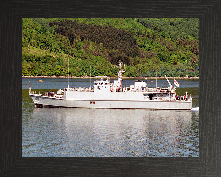 HMS Blyth M111 | Photo Print | Framed Print | Sandown Class | Minehunter | Royal Navy Hampshire Prints