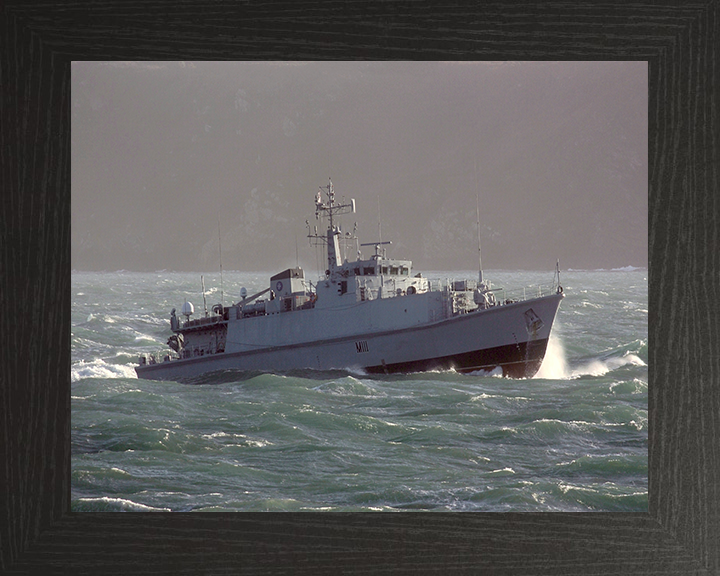 HMS Blyth M111 Royal Navy Sandown class minehunter Photo Print or Framed Print - Hampshire Prints