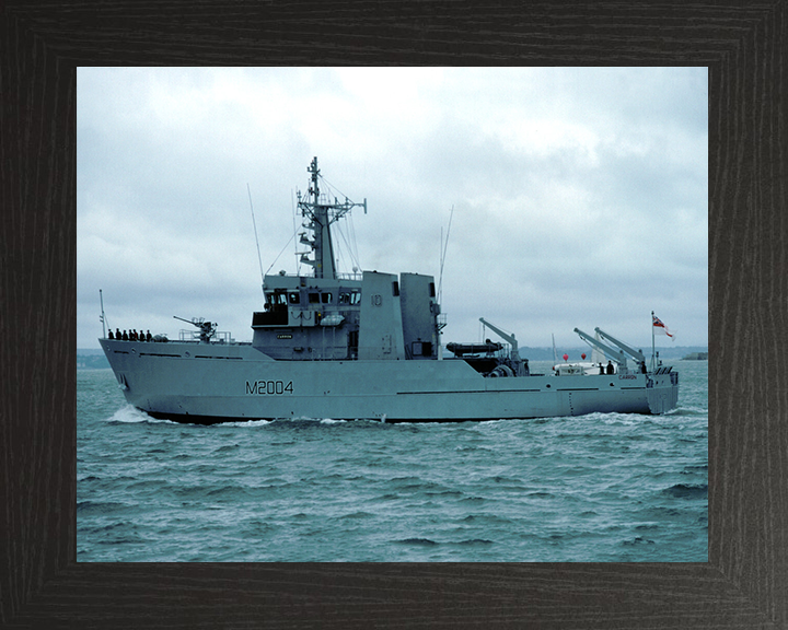 HMS Carron M2004 | Photo Print | Framed Print | River Class | Minesweeper | Royal Navy Hampshire Prints