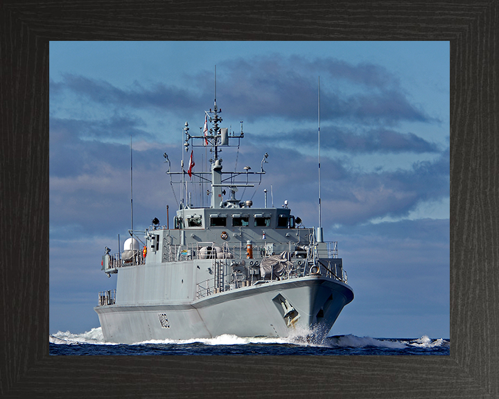 HMS Bangor M109 Royal Navy Sandown class minehunter Photo Print or Framed Print - Hampshire Prints