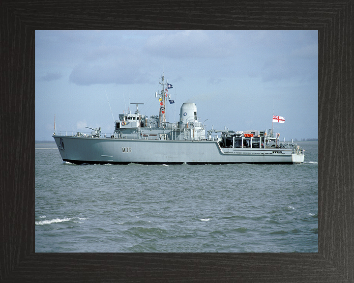 HMS Dulverton M35 | Photo Print | Framed Print | Hunt Class | Mine Warfare Vessel | Royal Navy Hampshire Prints