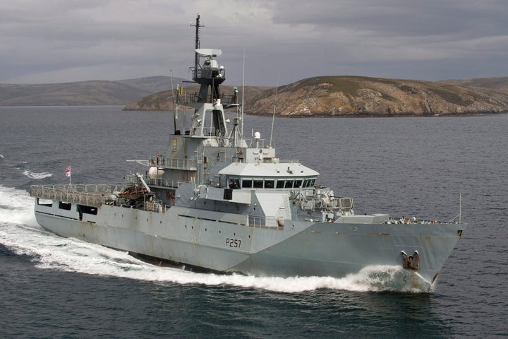 HMS Clyde P257 | Photo Print | Framed Print | River Class | Patrol Vessel | Royal Navy Hampshire Prints