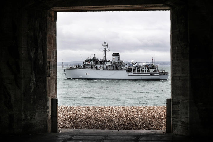 HMS Brocklesby M33 | Photo Print | Framed Print | Hunt Class | Mine Warfare Vessel | Royal Navy Hampshire Prints