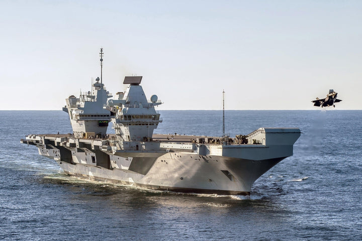 HMS Queen Elizabeth R08 | Photo Print | Framed Print | Queen Elizabeth Class | Aircraft Carrier | Royal Navy Hampshire Prints