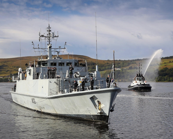 HMS Penzance M106 | Photo Print | Framed Print | Sandown Class | Minehunter | Royal Navy Hampshire Prints