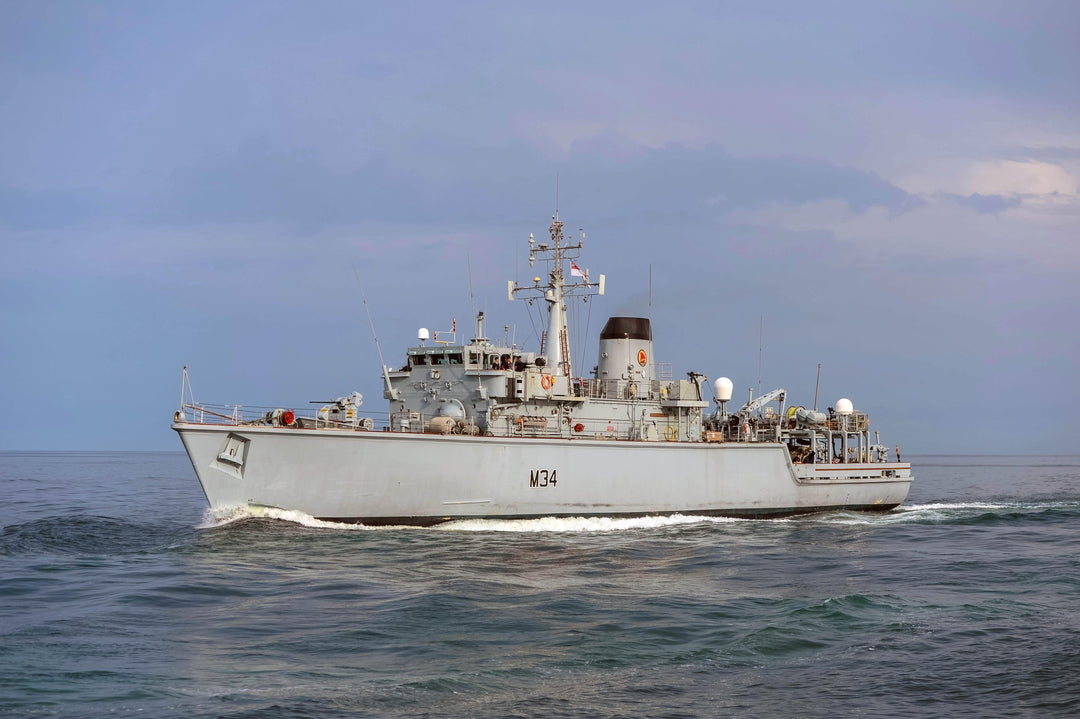 HMS Middleton M34 | Photo Print | Framed Print | Hunt Class | Mine Warfare Vessel | Royal Navy Hampshire Prints
