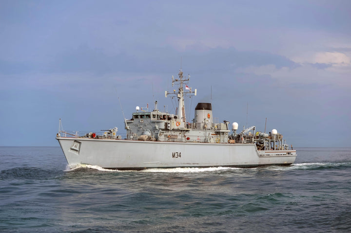HMS Middleton M34 | Photo Print | Framed Print | Hunt Class | Mine Warfare Vessel | Royal Navy Hampshire Prints