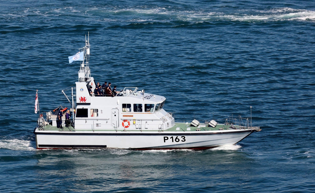 HMS Express P163 Royal Navy Archer Class P2000 Patrol vessel Photo Print or Framed Print - Hampshire Prints