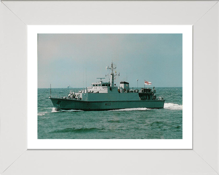 HMS Cromer M103 | Photo Print | Framed Print | Sandown Class | Minehunter | Royal Navy Hampshire Prints