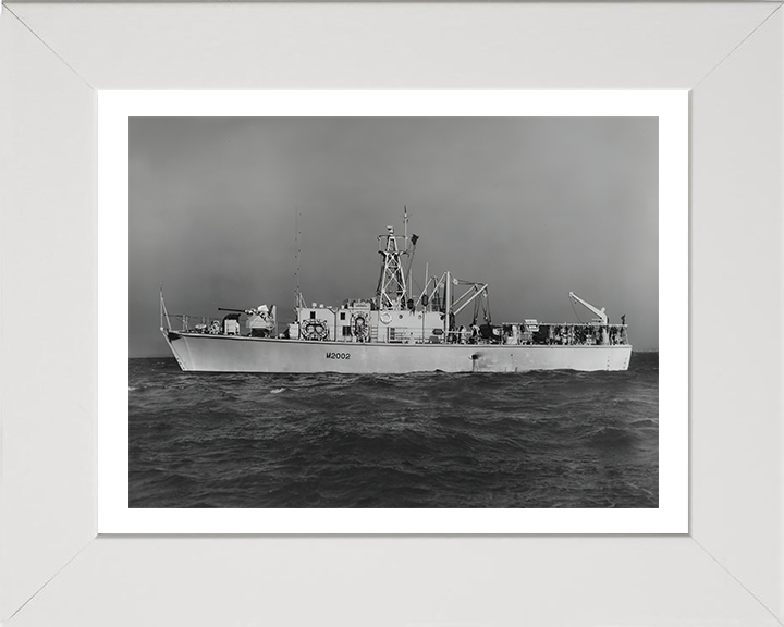 HMS Aveley M2002 | Photo Print | Framed Print | Ley Class | Minesweeper | Royal Navy Hampshire Prints