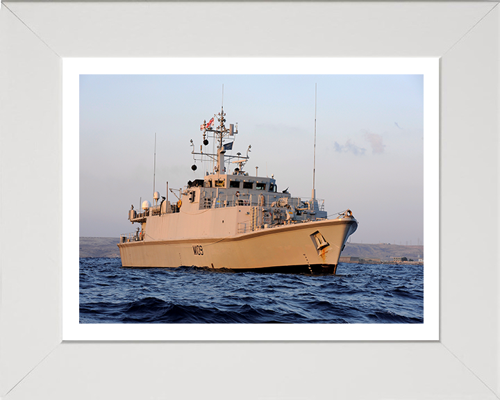 HMS Bangor M109 Royal Navy Sandown class minehunter Photo Print or Framed Print - Hampshire Prints