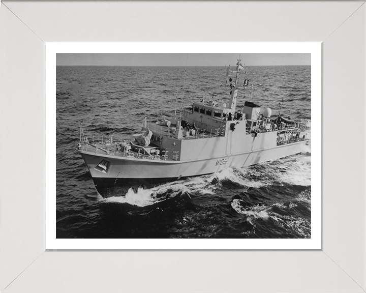 HMS Bridport M105 | Photo Print | Framed Print | Sandwon Class | Minehunter | Royal Navy Hampshire Prints