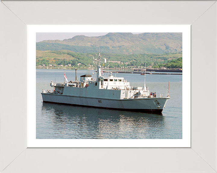 HMS Blyth M111 | Photo Print | Framed Print | Sandown Class | Minehunter | Royal Navy Hampshire Prints