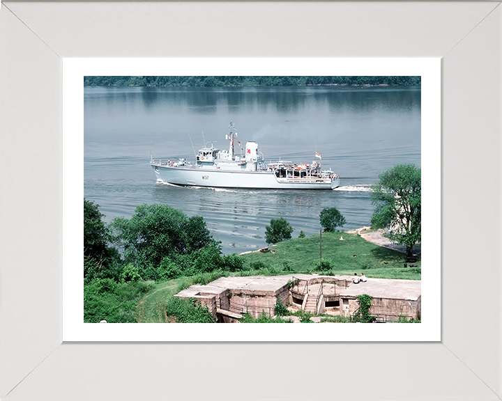 HMS Cottesmore M32 | Photo Print | Framed Print | Hunt Class | Mine Warfare Vessel | Royal Navy Hampshire Prints