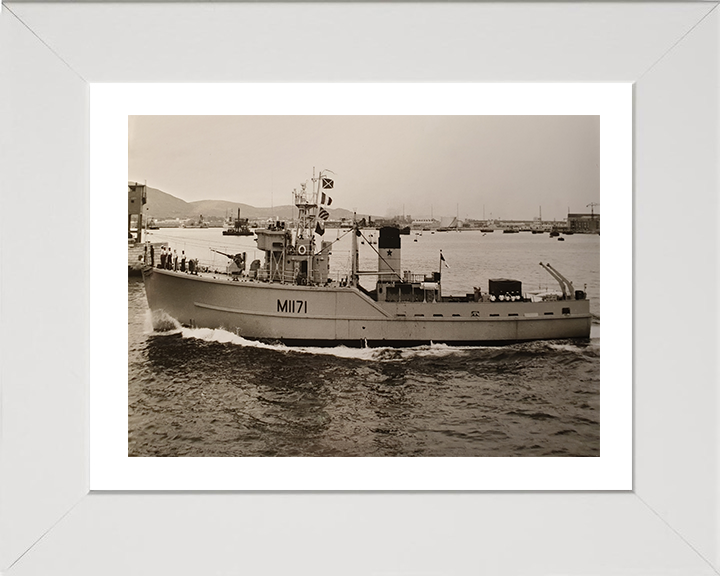HMS Aldington M1171 Royal Navy Ton Class Minesweeper Photo Print or Framed Print - Hampshire Prints