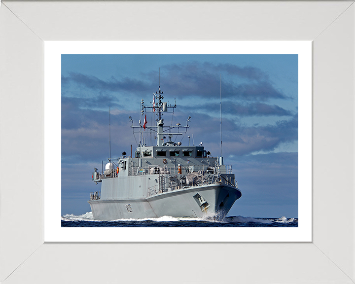 HMS Bangor M109 | Photo Print | Framed Print | Sandown Class | Minehunter | Royal Navy Hampshire Prints