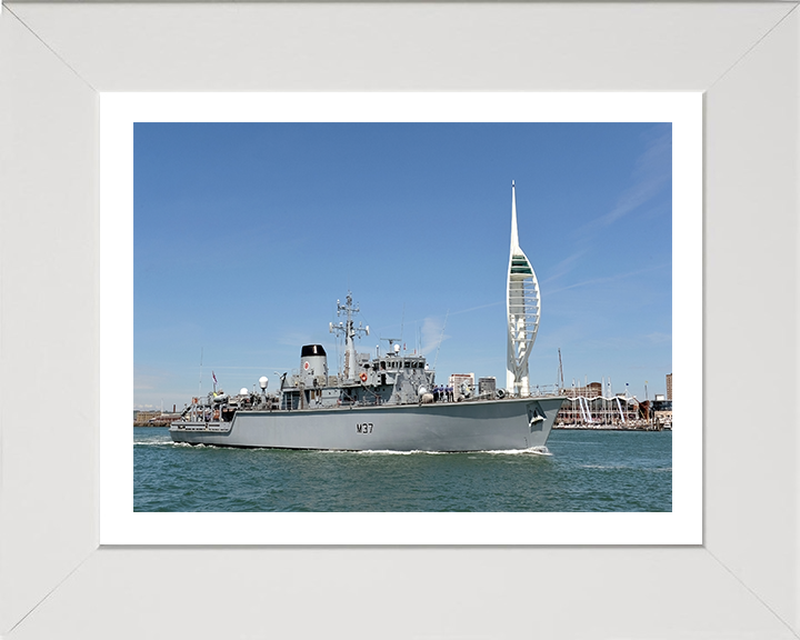 HMS Chiddingfold M37 Royal Navy Hunt Class Minesweeper Photo Print or Framed Print - Hampshire Prints