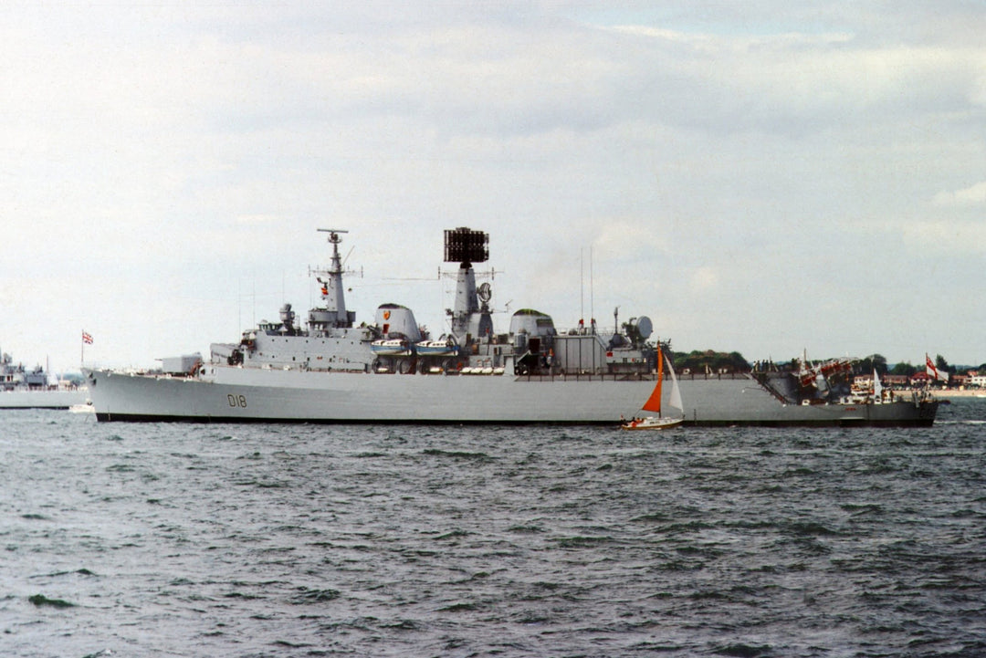 HMS Antrim D18 | Photo Print | Framed Print | County Class | Destroyer | Royal Navy Hampshire Prints